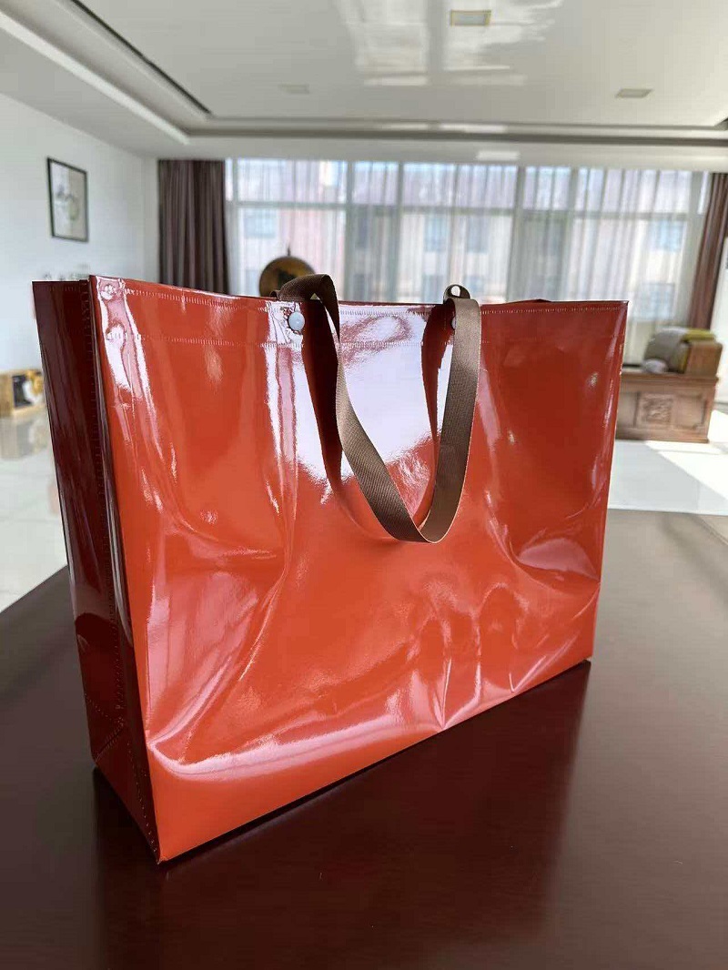 RGS PACKAGINGin uudet kiiltävät PP- ja PP-laminoidut lahjakassit nyt saatavilla