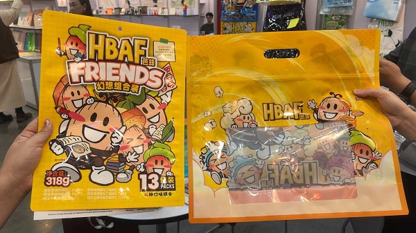 RGS-pakkaus tekee mukautettuja kolmireunaisia ​​vetoketjullisia seisontapusseja